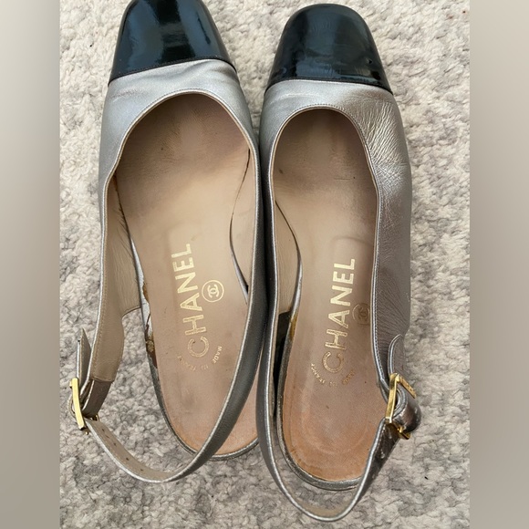 Vintage Chanel Silver slingback pumps - Picture 3 of 4